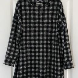 Women's Tunic by Nutmeg 

Size 14

Black and Grey Checkered 

Measures Approximately 72cm from the Top of the Shoulder Seam to the Hem and 59cm from Pit to Pit

97% Polyester and 3% Elastane - Machine Washable

Made in Cambodia 

Used but in Excellent Condition - Worn Once 

Post / Pick Up: Ulverston, Cumbria