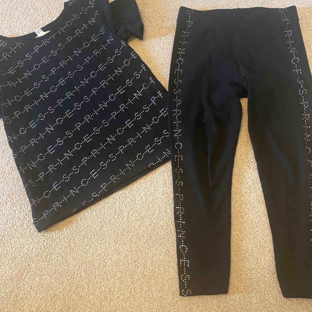Princess top and legging set
Worn once in great condition
Size 3-4