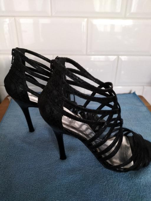 Buy & Sell Derbyshire Chesterfield - Photos for Black Strappy Snake Sandals size 6/39