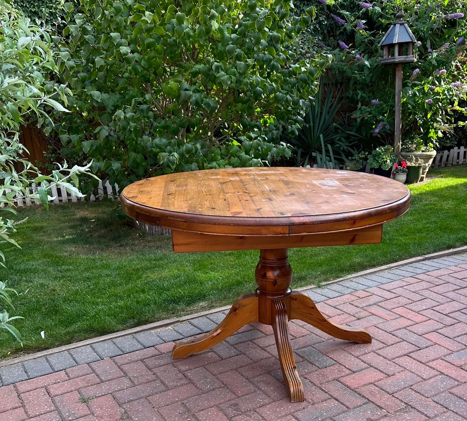 Extending Dining Table and 6 Chairs in WV12 Walsall for £80.00 for sale