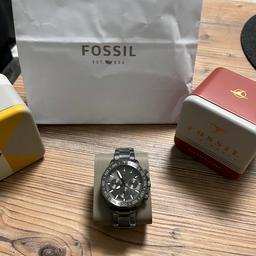 Verkaufe hier eine Fossil Uhr, die ich geschenkt bekommen habe, aber nichts für mich ist.

Neu mit OVP, Schutzfolien sind noch drauf

Neupreis bei Fossil 132€

Versand ist kein Problem