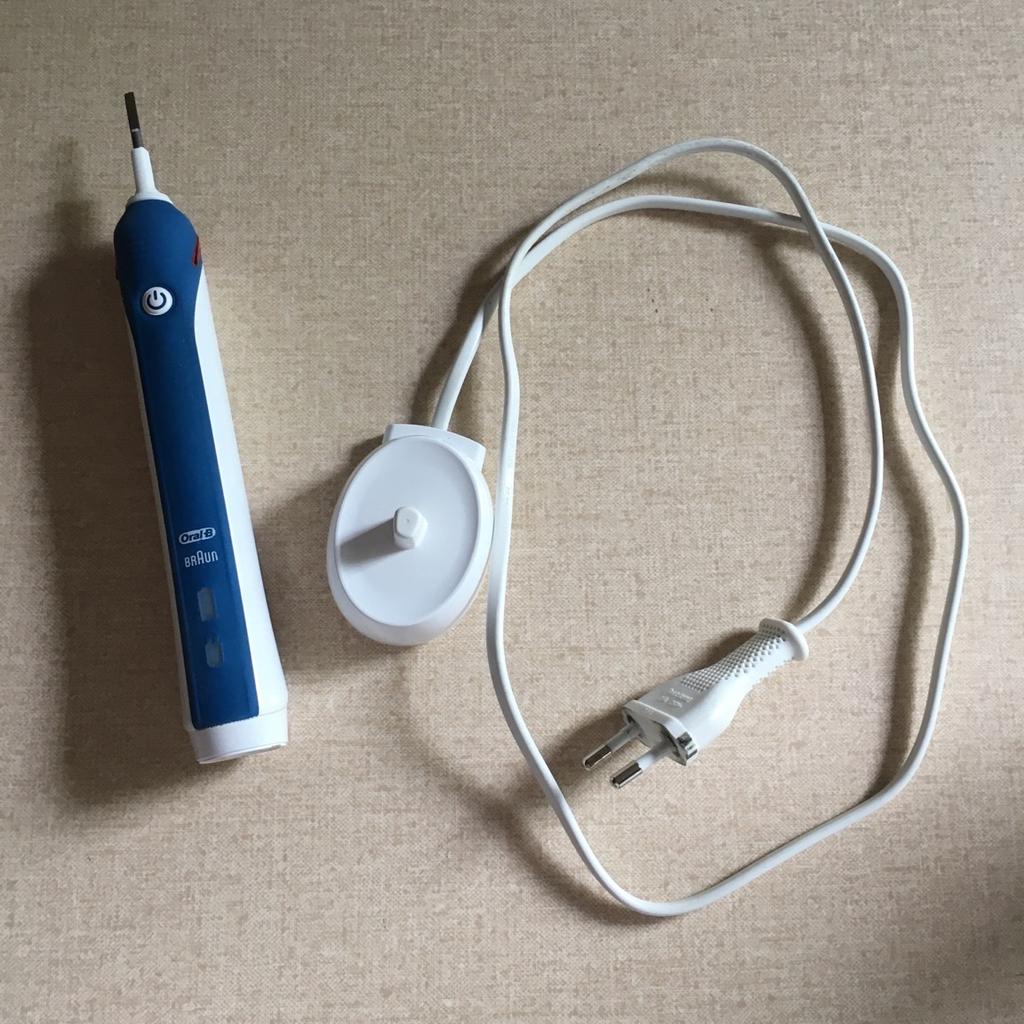 Oral B Zahnbürste mit Ladegerät in 90542 Eckental für 10,00 € zum Verkauf Shpock DE