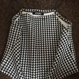 Never been used new 
Size 12
Stretchy material
Gingham style
Can combine postage if interested in more than one item