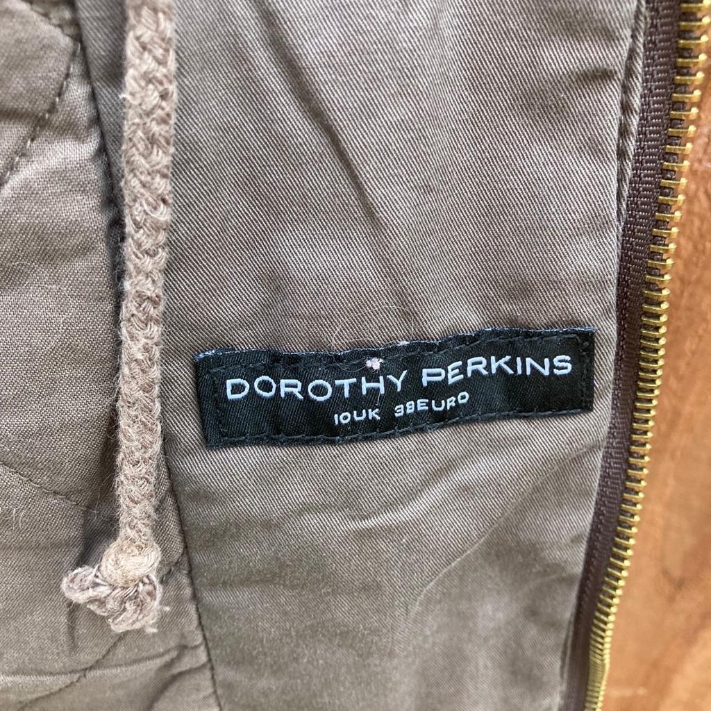 Hi,
A Ladies Light Padded Jacket,
Brown,
Size 10,
Full front zip,
4 front button down patch pockets,
Inside pall cord,
By Dorothy Perkins,
Very good condition.
Postage £4.50
Thanks for looking.