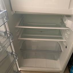Gorenje Kühlschrank mit kleinem Tiefkühlfach, leichte Gebrauchsspuren, circa 6 Jahre alt!
Funktioniert einwandfrei!