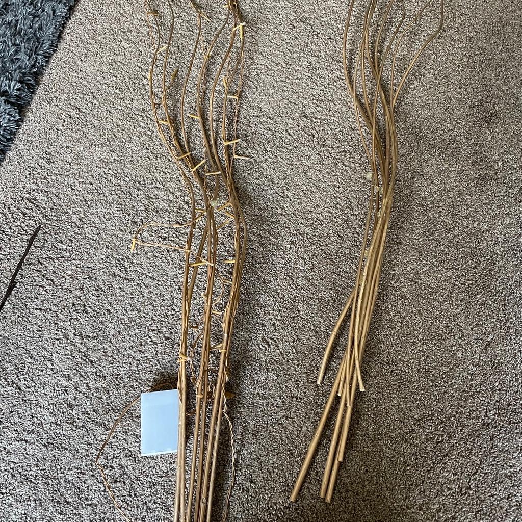 Tall gold battery twig lights in WS2 Walsall für £ 5,00 zum Verkauf