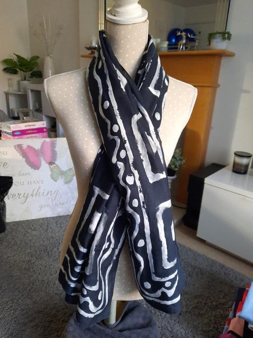 Buy & Sell West Midlands Sandwell - Photos for large black & white scarf