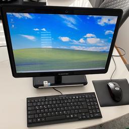 AVERATEC PC
Bildschirm mit Rechner
CD-Laufwerk
MMC/SD/Memory Stick/USB
Camera
Tastatur
Maus
Mousepad
Funktioniert alles
