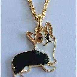 A beautiful brown Black & white enamelled dog / corgi type charm necklace, please see photos for details .

Great for a corgi lovers gift or corgi dog owner. 

Collection only please 
Rednal b45