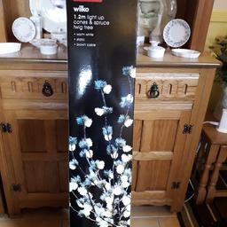 Brand new unused Wilko 1.2mtr indoor light up cones and spruce twig tree,ambient lighting. Cost £75 (see photo). Currently on sale at Wilko.com at £50. Lovely item. Will post if buyer pays postage and at buyers risk.