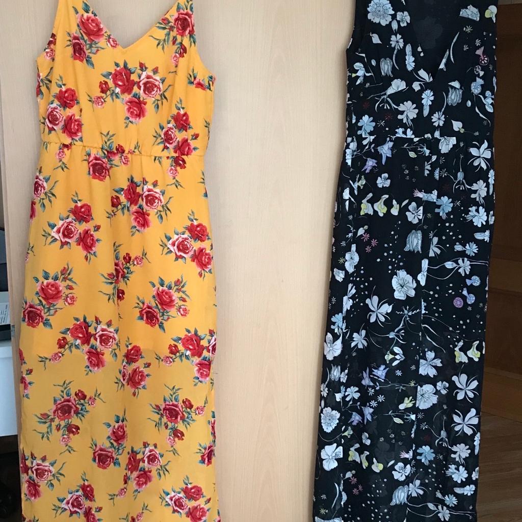 Verkaufe beide Kleider
Größe von ersten Rosen Kleid: 40
Größe vom zweiten : 38

Beide kosten zusammen 10€, können aber auch einzeln für jeweils 5€ gekauft werden