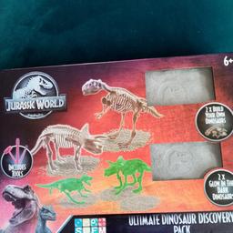 STEM Jurassic Park kit
Suitable for 6+
Unused, duplicated gift
Build your own dinosaurs
