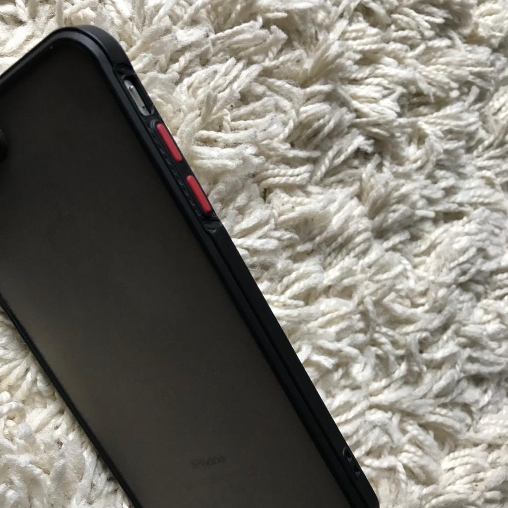 In Good Working Condition
Apple IPhone 7 Plus
With free case and has screen protector
Has a few scratches on the edges, but nothing on the front .
Box included