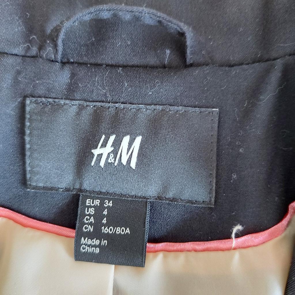 Schöner ,selten getragener Blazer . Gr 34 von H&M .

Privatverkauf keine Garantie oder Rücknahme Versand bei Kostenübernahme möglich