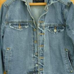 AS NEW CONDITION VINTAGE FADDED SKUFFED DENIM JACKET
SIZE MEDIUM
THIS JACKET HAS BEEN WASHED MORE TIMES THAT WORN TO GET ITS FADDED LOOK

 NEW FROM A CLEAN NON SMOKING HOME
POSTAGE £3.95