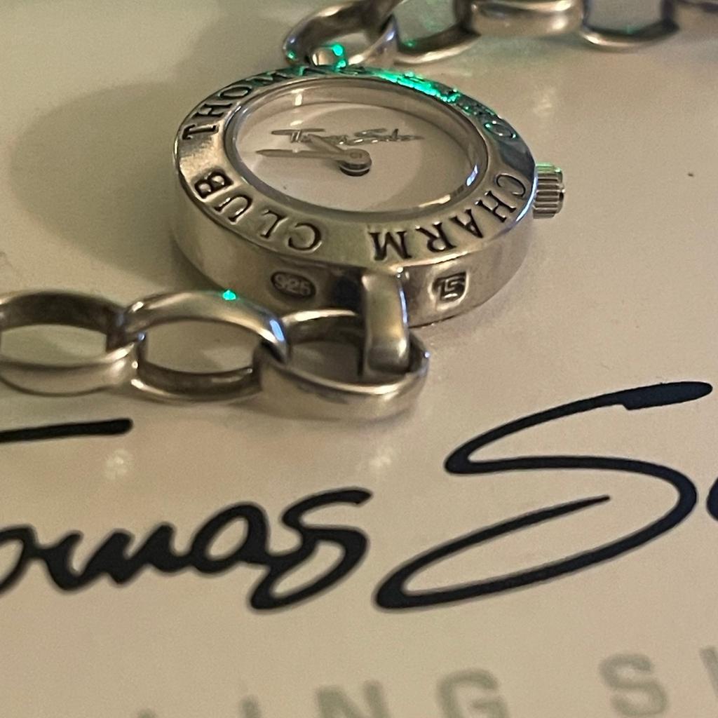 Thomas Sabo Uhr aus 925 Sterling Silber mit Neuer Batterie vom Uhrmacher… NP im Thomas Sabo Katalog 279€
Die Uhr hat eine Länge von 21 cm ….

Bei Versand übernimmt der Käufer die Versandkosten. Diese sind nicht im Preis enthalten.

Es handelt sich um einen Privat Verkauf.