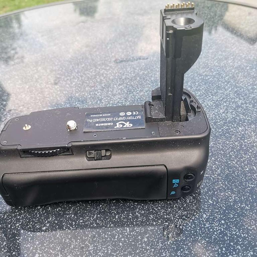 Hallo ich verkaufe hier Batteriegrif mit zwei aku für Canon kamera passt für modelen von 20D 30D 40D pro ,wie neu ,keine beschädigung
Ich Verkaufe Ohne Garantie oder Rücknähmen