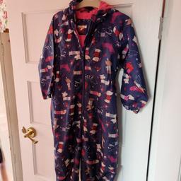 debenhams.com blue zoo puddle suit.

navy blue with dog characters. pink fleece in body.
Elasticated cuffs.
Good condition 

from a pet smoke free home 🏡