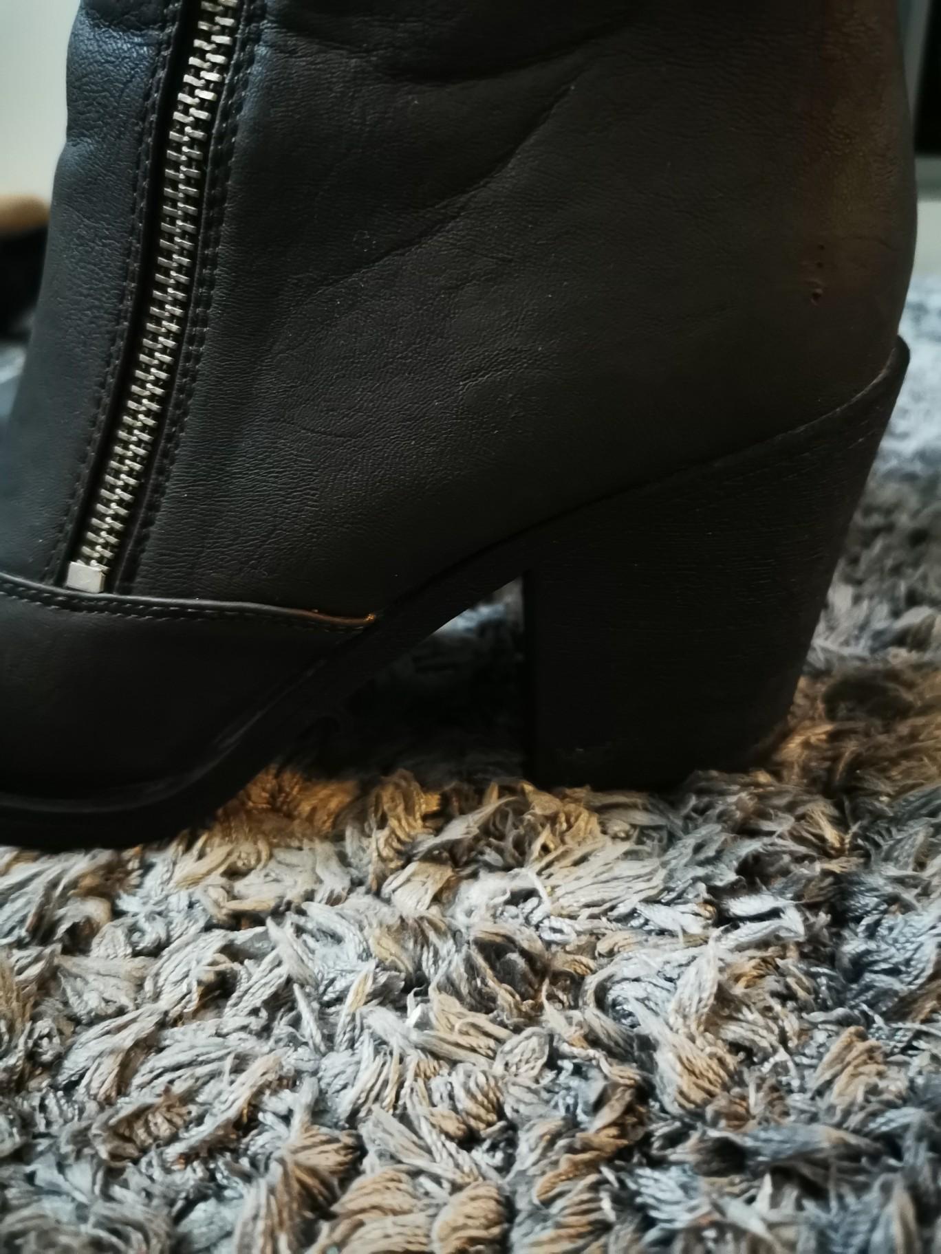 Herbst/Winterstiefel in 2551 Gemeinde Enzesfeld-Lindabrunn für 10,00 € zum Verkauf | Shpock DE