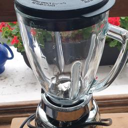 Need to be gone by Thursday the 29th September!! Hence the price! Very good and deep cleaned condition, glass jar a bit damaged (as can be seen in photos), but does not affect performance. Very expansive professional blender (costed over £200). The blades have just been changed (for £15). Just don't have room for all the appliances in this small flat unfortunately so I need to let go of it! 
Doing a huge house clearence so please take a look at my other items for amazing offers!!