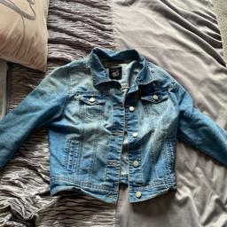 New look denim jacket worn a few time size 14-15 years