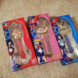 Vendo 3 scettri originali Ban Dai di Sailor Moon, Sailor Mercury e Sailor Mars.
Da collezione.