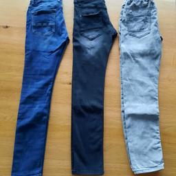 Sehr gut erhaltene Jeans (blau, schwarz und grau) in Gr. 164 abzugeben.

Preis exklusive Versand