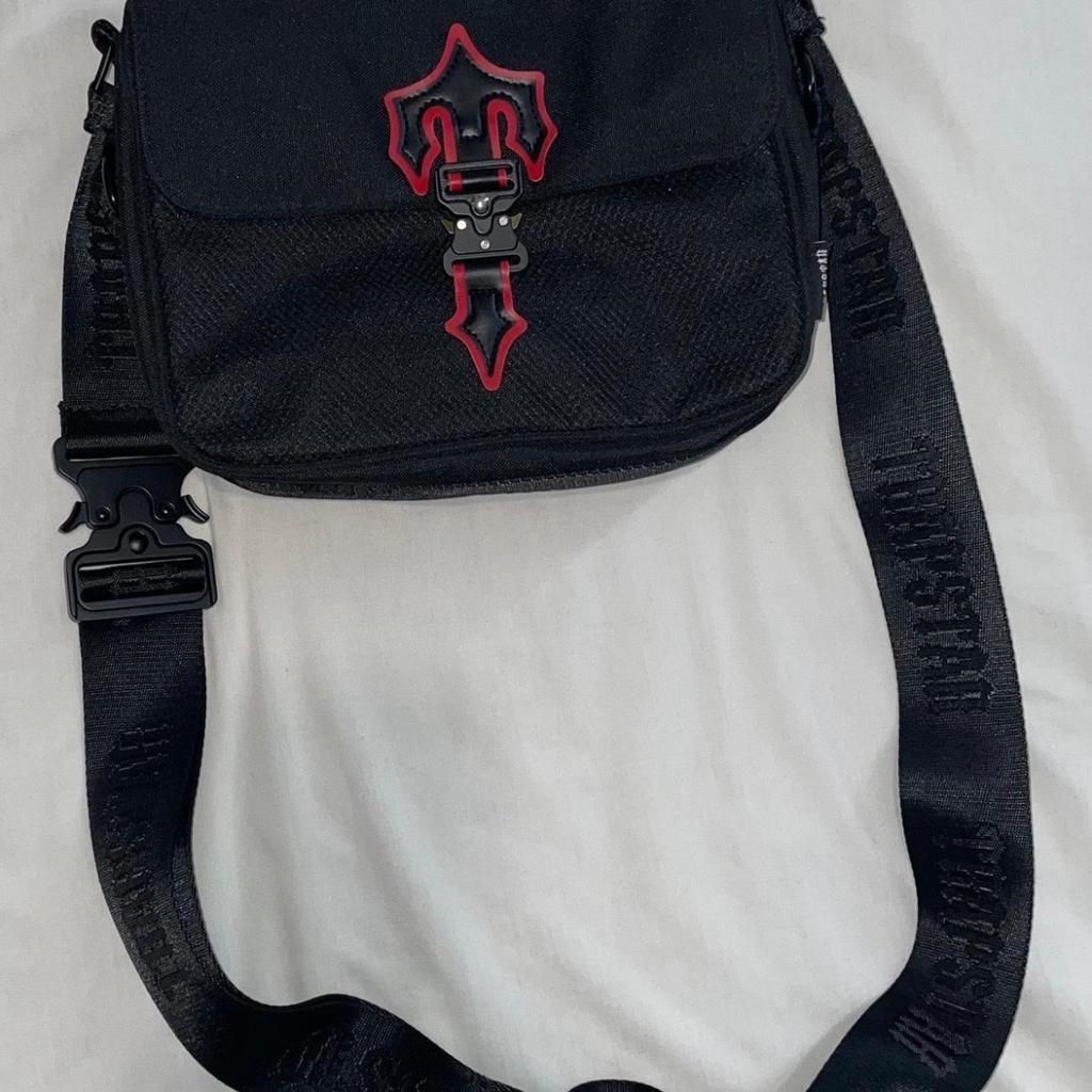 TRAPSTAR IRONGATE T BAG 2.0 BAG BLACK/RED in IG3 Redbridge for £70.00