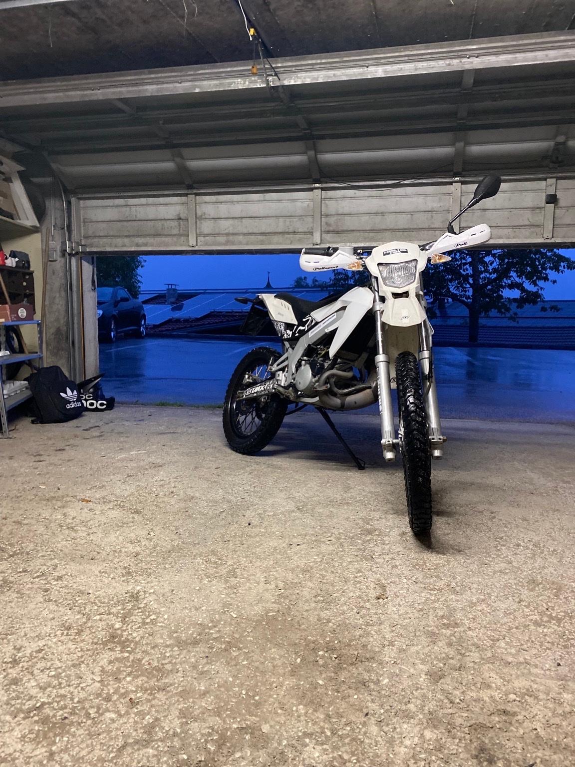Aprilia rx 50ccm in 6222 Gemeinde Gallzein für 1.600,00 € zum Verkauf ...