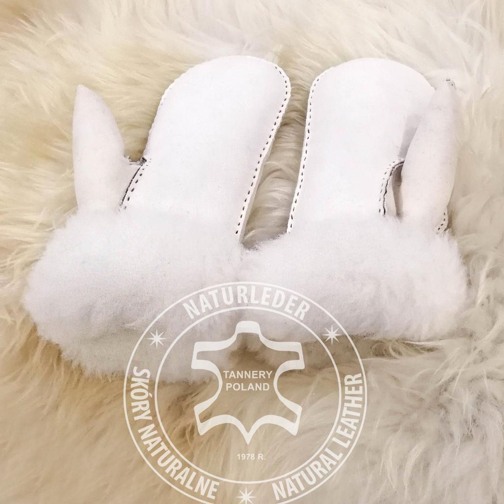 We invite wholesalers and intermediaries to buy our beautiful, warm and 100% natural sheepskin products!

We sell wholesale natural sheepskins, e.g. Melerade, Dutch and Texel sheepskins, Heidschnucke, Swedish lambskins and luxurious Gotland, which are perfect as blankets or bedspreads in one piece for a swing or an uncomfortable armchair, especially useful on winter evenings!
We also wholesale ready-made products such as pillows, round blankets, playpens for pets as well as gloves and slippers perfect for a gift or for cold days. All products are sewn from pieces of the highest quality sheepskin.
Only with us you will find many high-quality products that are perfect for creating a fabulous atmosphere!!!

Do not hesitate and buy from us - at the best prices!

Pamper others with a large selection of high-quality products!