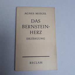 Reclam Heft, gedruckt 1961. copyright 1937 mit zwei Erzählungen von Agnes Miegel: Das Bernsteinherz und Licht-im-Wasser. 70 Seiten, sehr gut erhalten.
Versand per Brief innerhalb Österreich: zusätzlich € 3,--