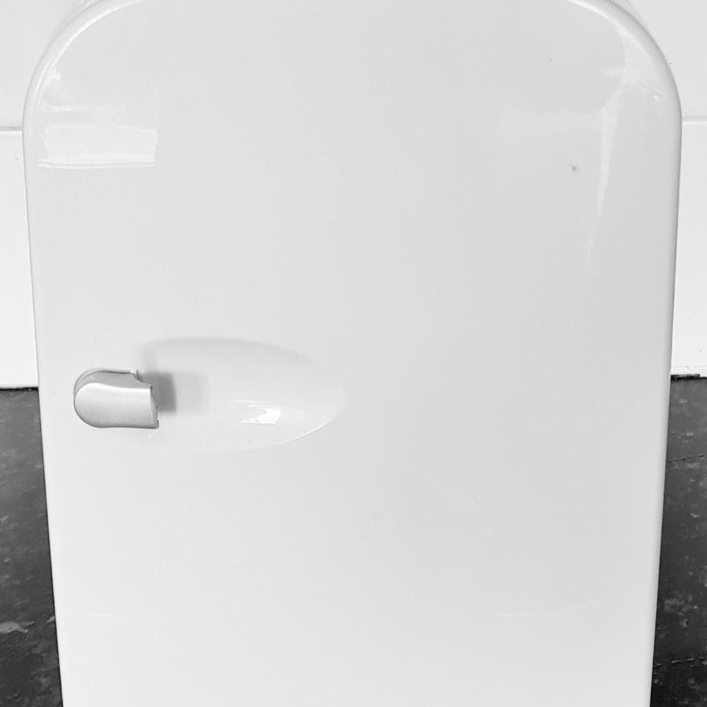 gusto-thermoelectric-cooler-warmer-in-wv10-wolverhampton-for-20-00