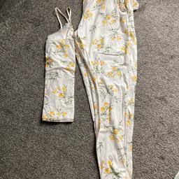 Pjs
1 with long sleeve
2 with cami top
14-16
No tags Only tried on
Bargain £2 each
Cash bank transfer only
Postage extra