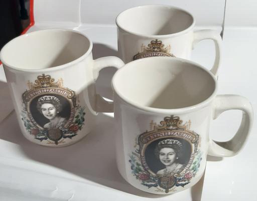 Buy & Sell Merseyside Saint Helens - Photos for Queen Elizabeth silver jubilee mugs