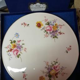 Royal Crown Derby English Bone China Cake Stand. 28.5 cm circumference. Pattern is "Derby Posies". Excellent condition as never used. Comes complete in original box. Local pick up preferred from Old Tupton area near Chesterfield if possible please.