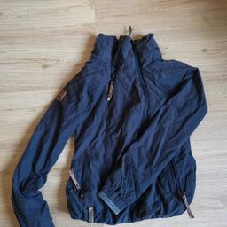 Verkauft wird diese Übergangsjacke der Marke Naketano in Größe S. Die Jacke ist in gutem Zustand.