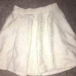 Lovely cream skirt Size 10 with a lovely textured flower design and elastic waistband in great condition and from a clean and smoke free home.