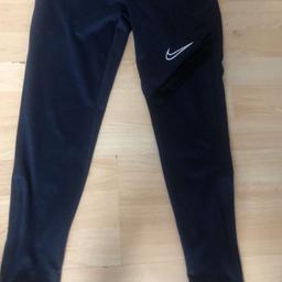 Nike fit bottoms been, still in very good condition, 

if interested give me a message I’ll reply as quick as possible 