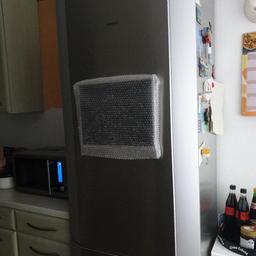 Kühlschrank von Siemens mit Fernseher der nie benutzt wurde
