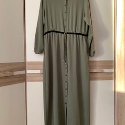Schickes Kleid abzugeben
Größe L-XL

Maxikleid / Tesettür / Abaya / Abiye / langes Kleid