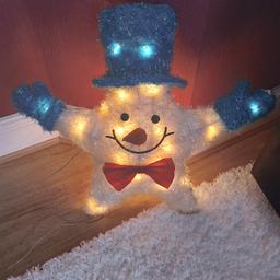 Indoor only electric light up tinsel snowman star.  Measures approx 24" width  and 21"  height . Fully working
COLLECTION ONLY 
More bargains listed