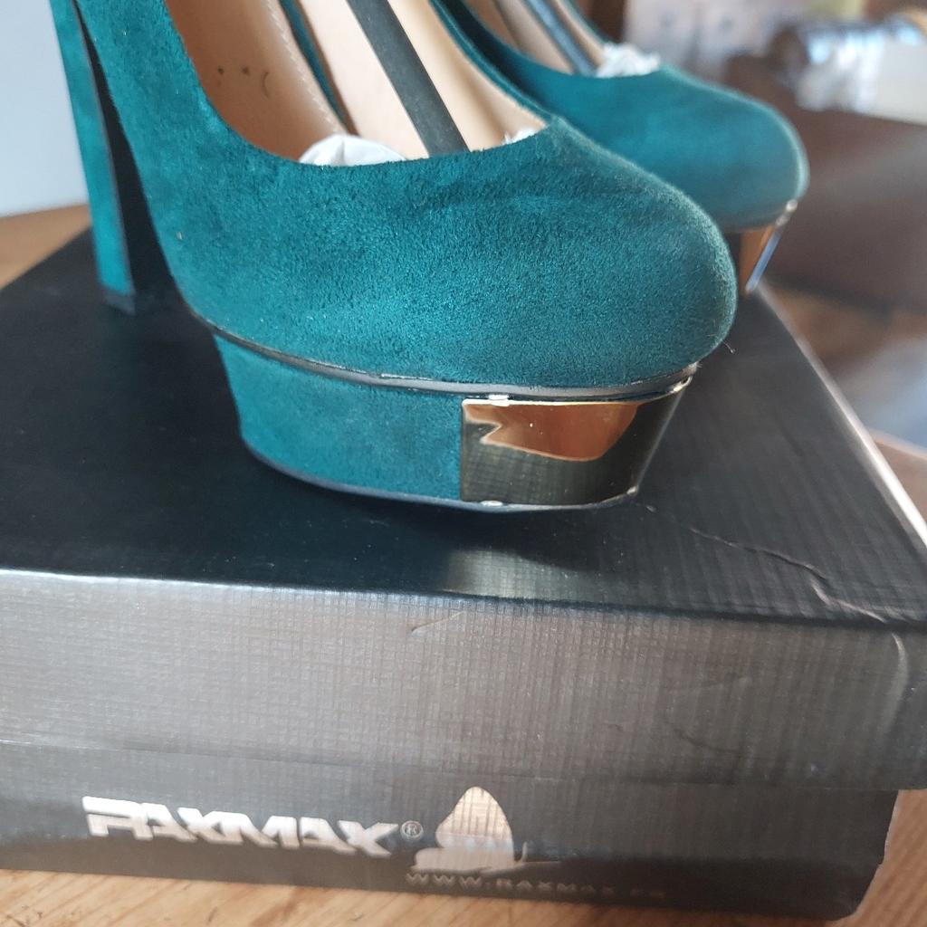 Brand new never worn size 4 Emerald Green High Heels. Paid £25.

*Please note, there is a mark on back of one of heels, please see last picture, that's why price is so low*