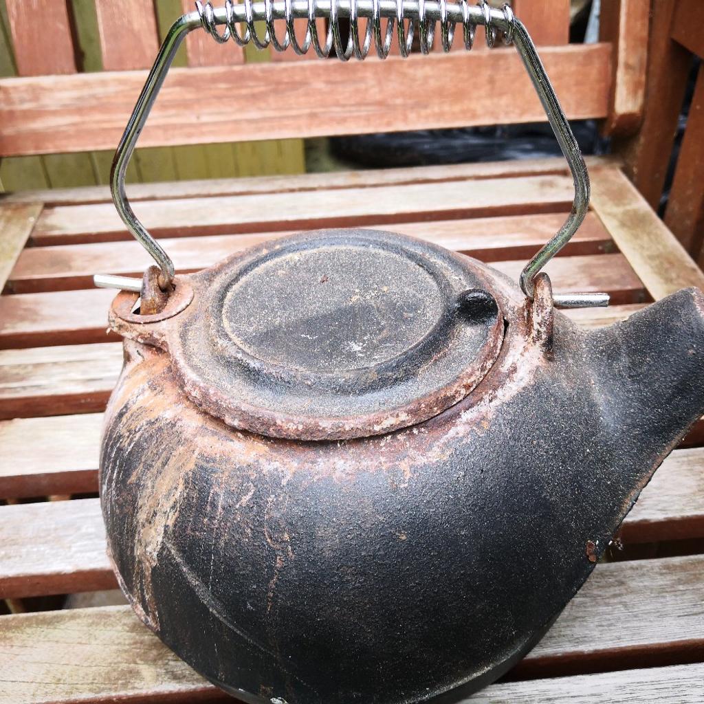 In need of restoration, very heavy iron kettle with attached lid. Ideal for aga, log burner, camp fire etc. It is solid but has surface rust which needs removing.

20cm diameter base.

Cash on collection please from bd18