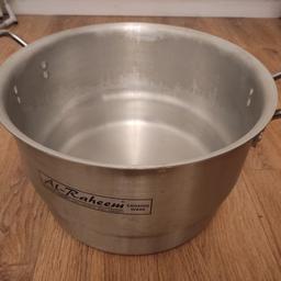 Stainless steel pot and lid
Useful (Effective) volume: 42 l approximately
Height 42cm
Diameter 25cm