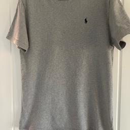 Ralph Lauren T-Shirt.
Grey
Says Large but this is American size.
Would be small in English size.
In really good condition

Thanks for looking, any questions please ask.
Please see my other items for sale.
Collection from Brinsworth, Rotherham