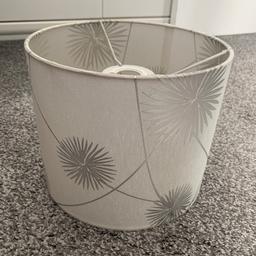 Lampshade.
18 and a half cm tall.
22cm diameter.
Cash on collection only from CV10 - Whittleford area of Nuneaton.