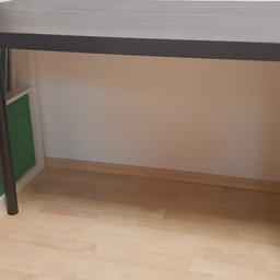 Biete hier Tisch von Ikea.
Wenn es gewünscht ist auch mit Regal.
Tisch ist top gepflegten Zustand ohne Kratzer.
Tisch Schtütze wurde extra gekauft für mehr Stabilität.


Macken frei
Tierfrei und Nichtraucherhaushalt
