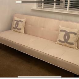 Great condition
Cream fold down sofa bed
Only selling as moving
Collection only