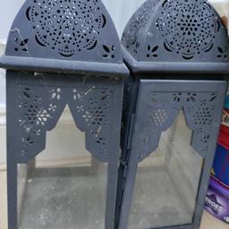 Good condition.
2 black pattern lanterns.
Will be cleaned before sold.
Collection only.
