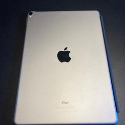 Verkaufe mein iPad Pro 10,5 Zoll mit 64GB Speicher Das iPad wurde immer mit einer Hülle verwendet und ist absolut neuwertig.
Panzerglas ist auch noch drauf
Flipcover in schwarz ist auch dabei